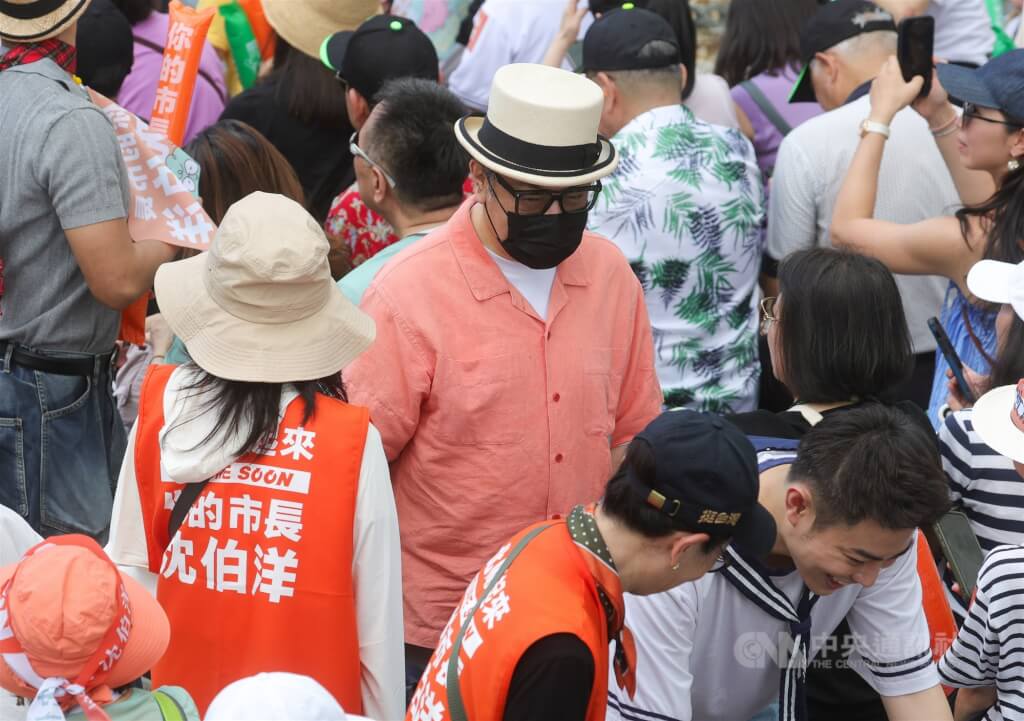 蔡康永出席台湾竞选活动，遭中国车商切割