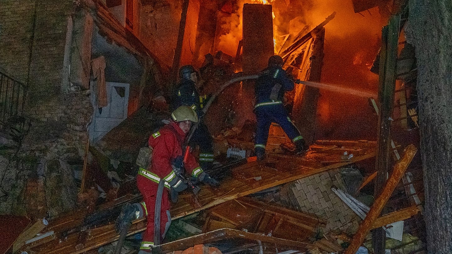 俄军无人机击中乌克兰市中心教育机构，至少25人受伤