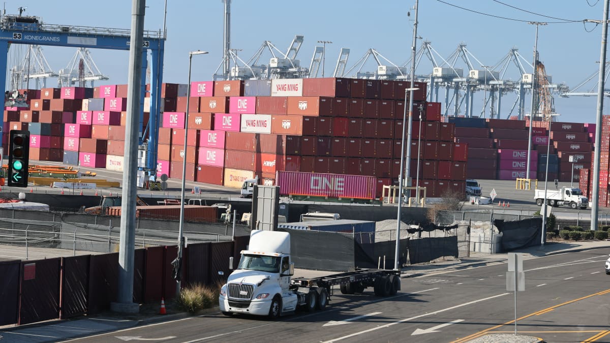 美国8月贸易逆差扩大13.7%，不能全归因于人工智能热潮