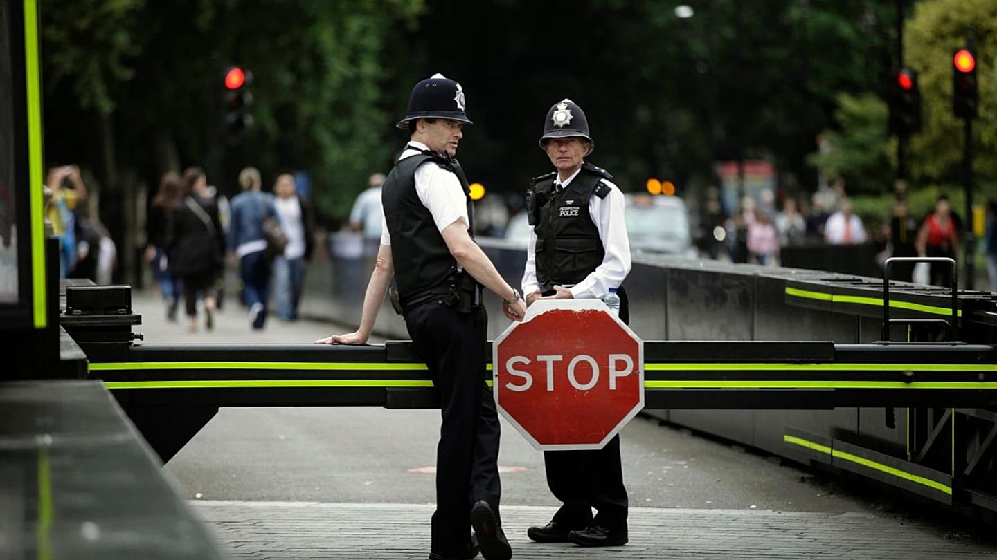英国检方：三人涉嫌替伊朗情报机构踩点记者，讯息涉及15万英镑行凶报价