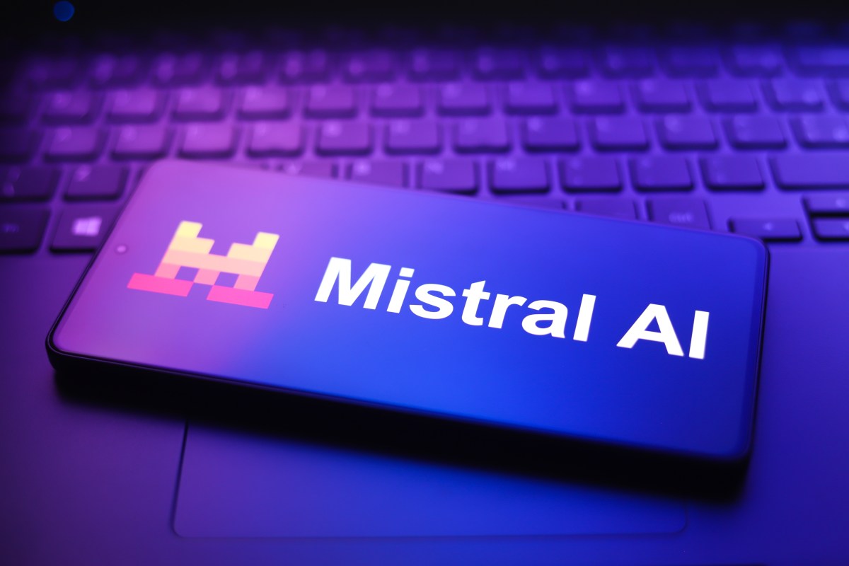 Mistral新模型只开放接口,用户尚未拿到自主部署权