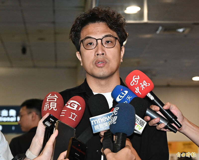 检方指控:香港人士雇台湾业者,在家门口偷拍沈伯洋一家39天
