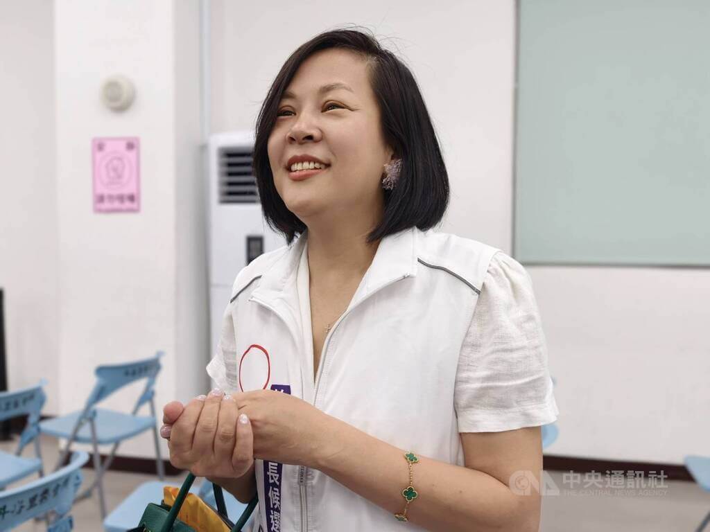 新竹县选委会以交件日重算十年门槛，拒绝李贞秀参选