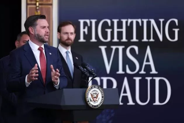 美国暂停八家公司绿卡劳工认证,裁员与签证数字不足以证明欺诈