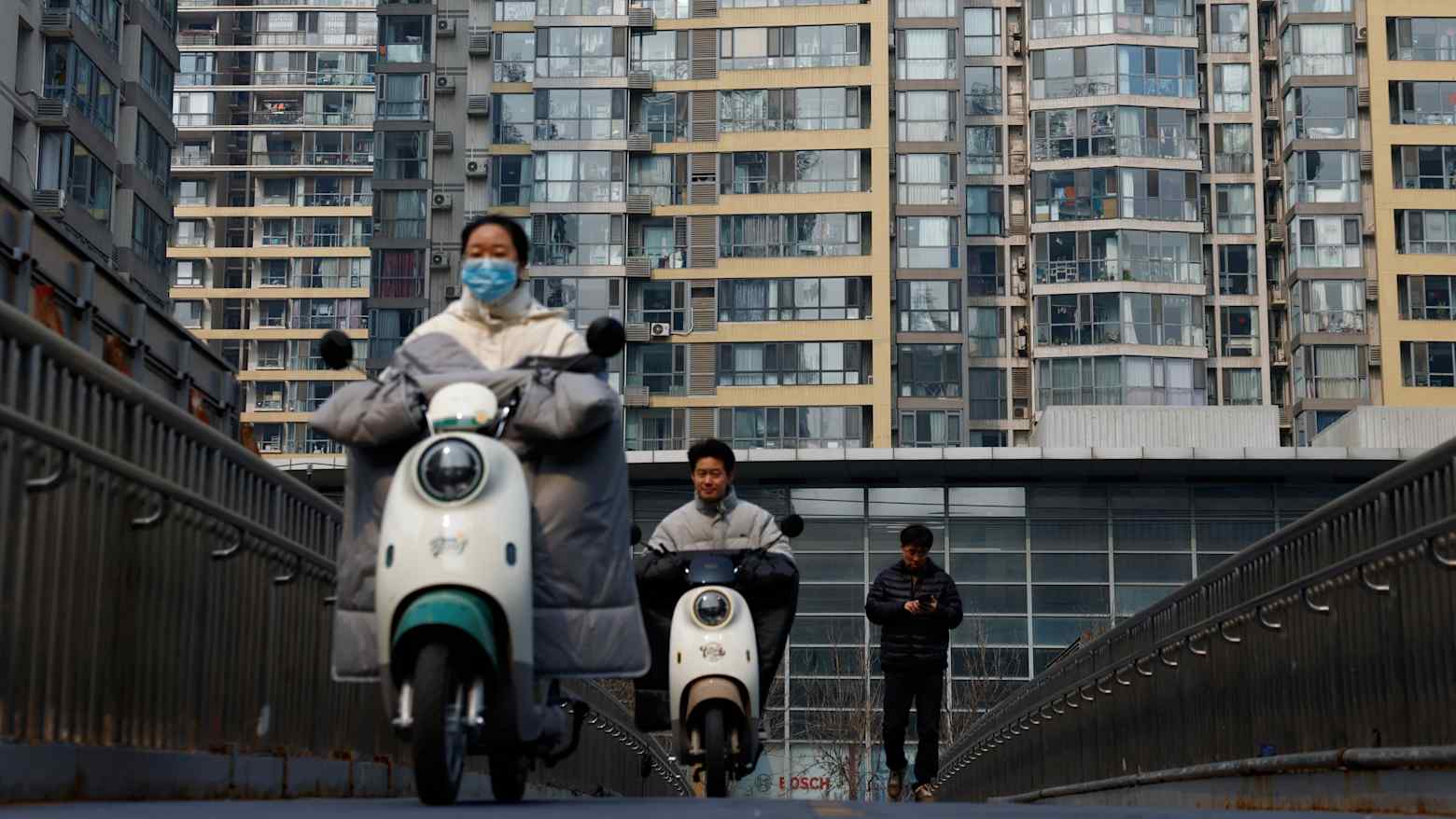 中国将为部分首套房贷贴息1个百分点，房价下跌和交房风险仍由买家承担
