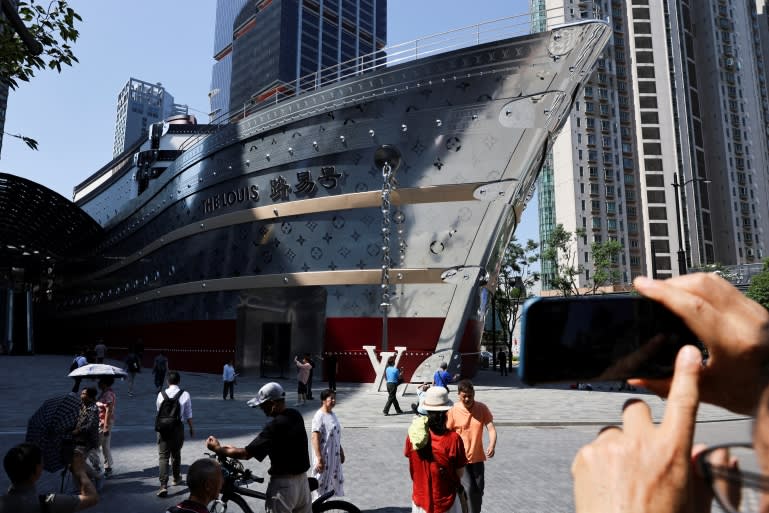 中国零售只增1.1%，恒隆、太古却还在扩张：消费者的钱流向了谁？