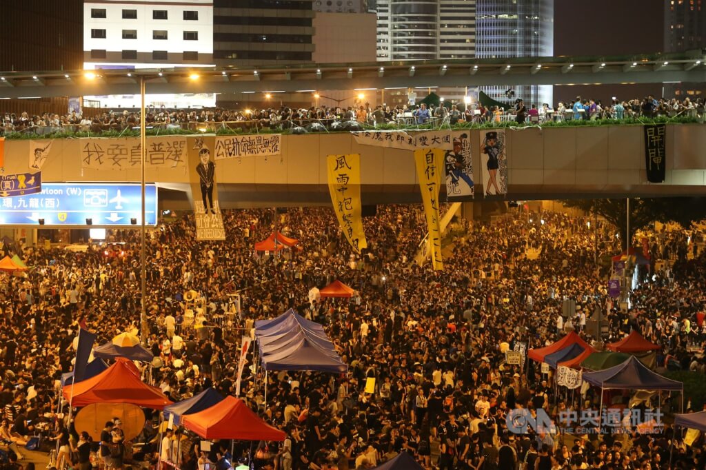 2014年香港雨伞运动期间,军方高层曾主张准备军事介入