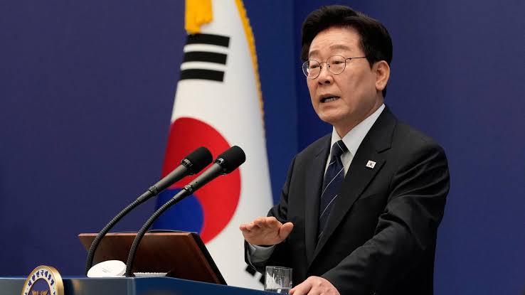 泽连斯基公开朝鲜战俘移交韩国，首尔要求其道歉