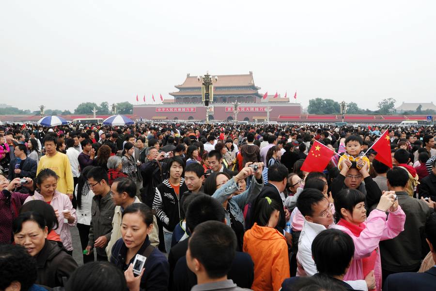 国庆七天假要补两个周末班，质疑调休为刺激消费的微博话题一度无法查看