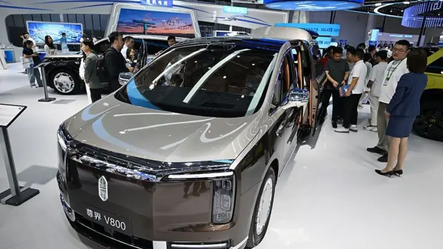 懂车帝测试：三辆尊界V800紧急制动时踏板支架接连断裂