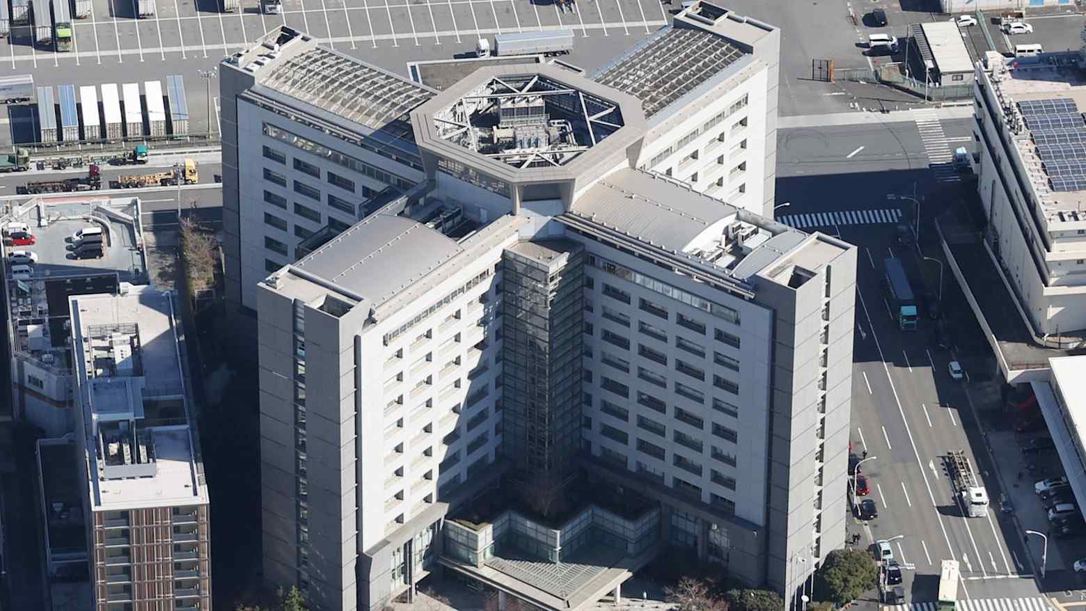缺外国劳动力的日本，上调外国居民相关费用并收紧相关规定