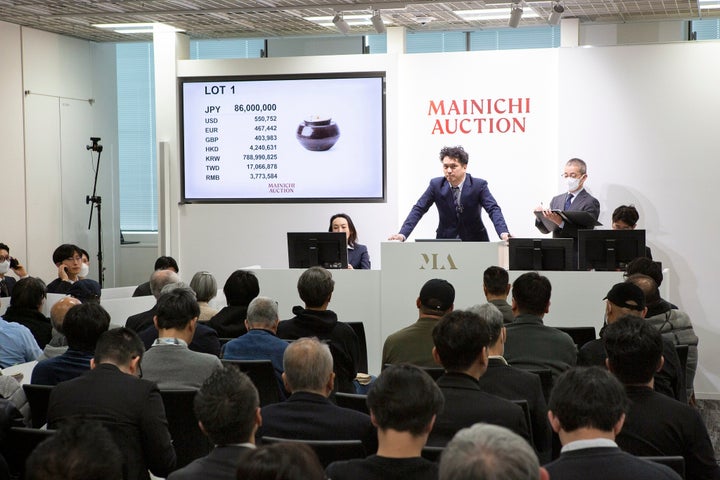 中国对日本艺术的热情促成了创纪录的茶碗拍卖